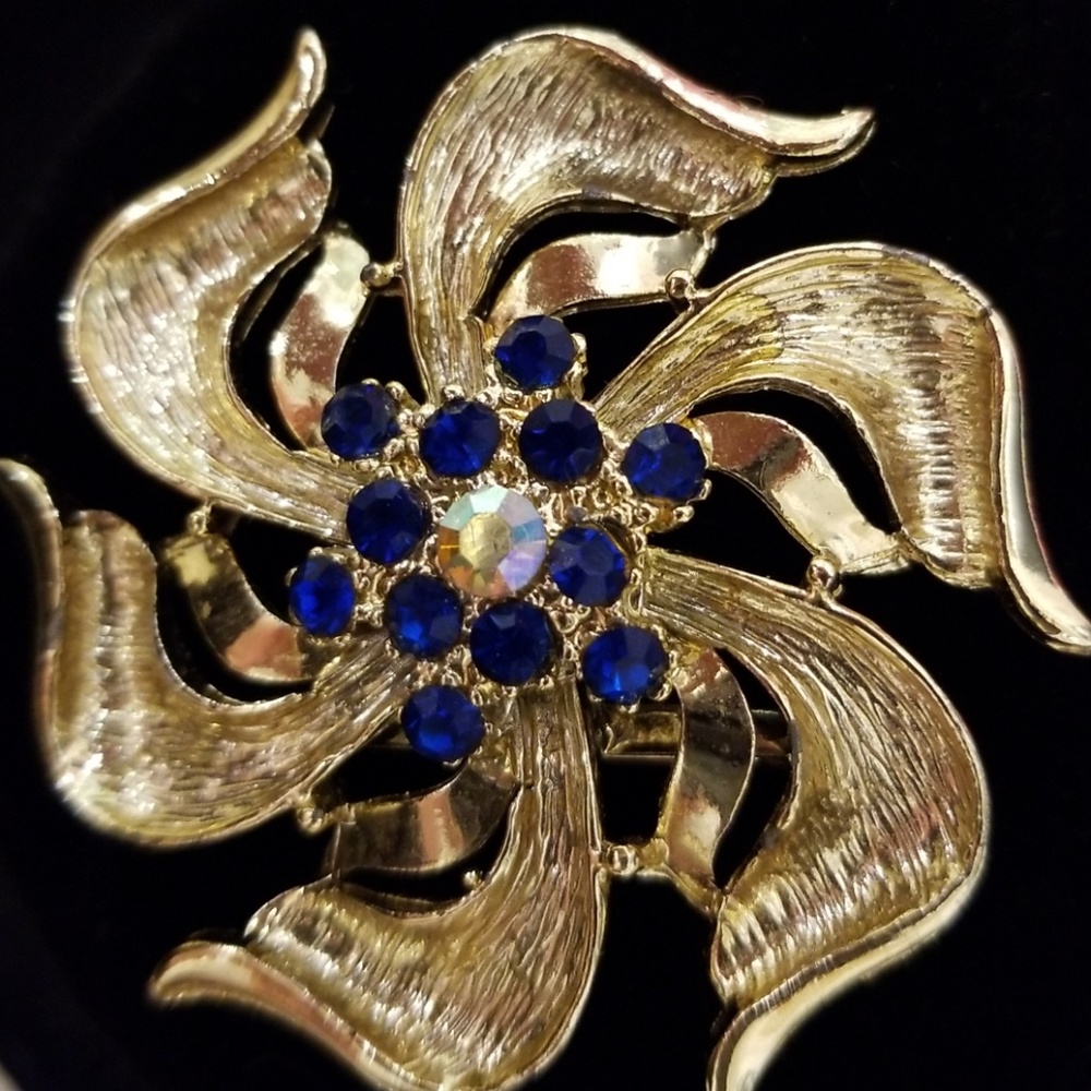 Vintage Flower Brooch